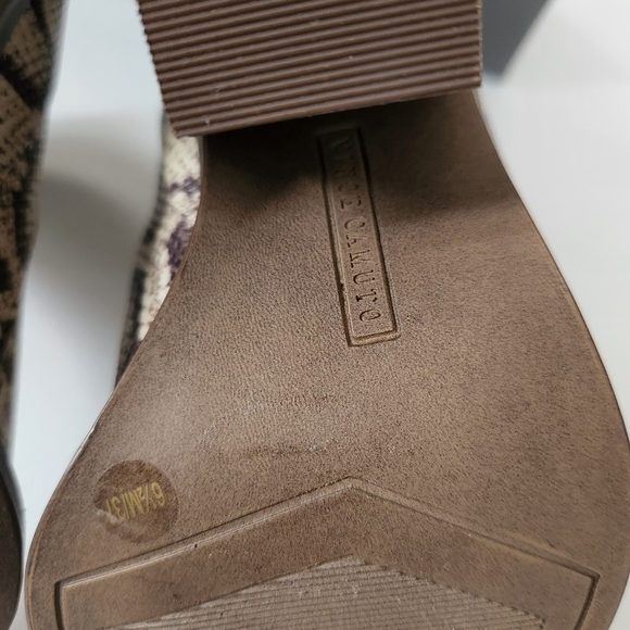 VINCE CAMUTO GRADINA Reptille skin Ankle Boots - Picture 13 of 15